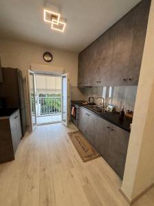 Tree Road Patras City Apart