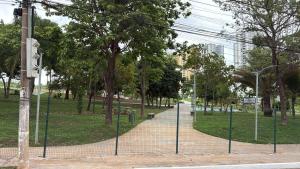 Quarto mobiliado para locação com banheiro e cozinha excelente localização a 700 m do Pantanal Shopping