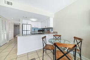 Island Winds West 775