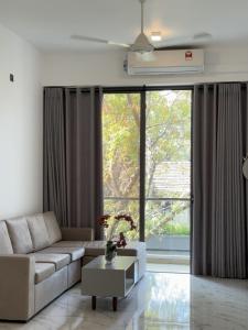 Brand New Modern 3BR Apartment w Rooftop View