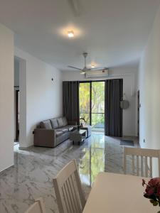 Brand New Modern 3BR Apartment w Rooftop View
