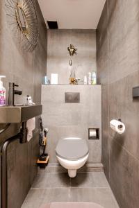 SM Center located room on the canal