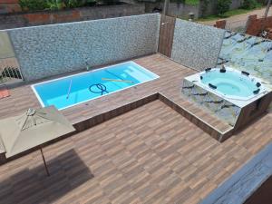 Casa com Piscina e Hidro Perto da Praia