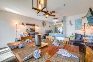 Balcony and Serene Views Cozy Condo in Huddleston!