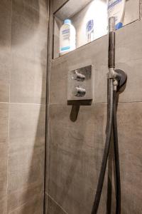 B Center charming room on the canal