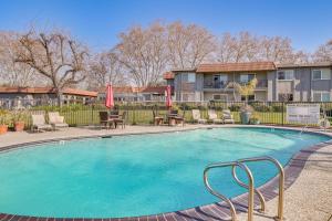 Tri-Valley Getaway 2 Mi to Historic Main Street!