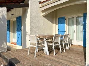 LE MAS DES OISEAUX Villa pour 6 personnes avec piscine privée, à deux pas du Golf de Valcros, à La Londe-Les-Maures