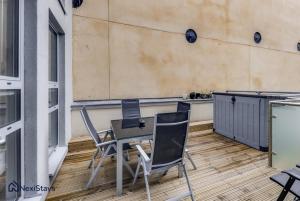 5 Mins Walk to Moorgate, Tranquil City Retreat