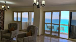 Midpoint Panoramic View - Families Only