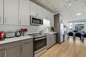 Envitae Hotel 4BR Modern Sleek Apartment