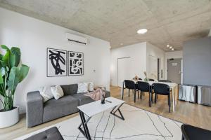 Envitae Hotel 4BR Modern Sleek Apartment