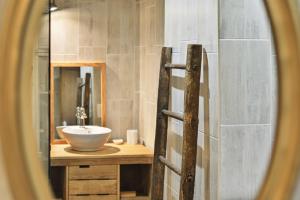 Maritime villa between beach and forest