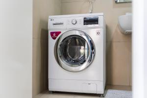 Sunny Coastal Getaway Green Coast by PikHost