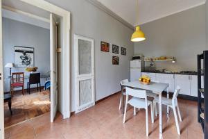 Renovated apartment within walking distance of the Po