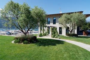 Lago Dorato Marina Lodge - Lakefront