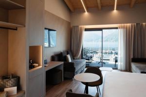 Lago Dorato Marina Lodge - Lakefront