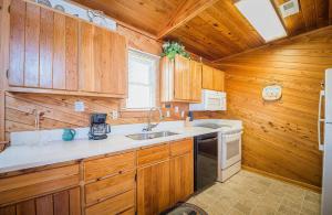 Lore Lynn By The Sea - C0199