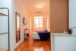 Pla718| Studio na quadra da praia de Copacabana