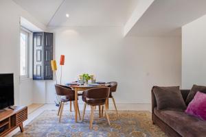 Rosarinho Cruz invites to her Atelier by the Sea