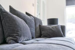 Large 5 Bedroom House Perfect For Group Stays - Free Parking - Near Glasgow - Perfect For Contractors