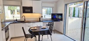 superbe escapade au cœur de la ville clim parking et piscine