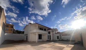 Rento funcionales recamaras dentro de una casa residencial