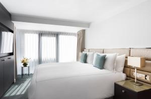 Spacious 1-Bed Apt with Balcony