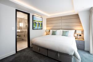 Spacious 1-Bed Apt with Balcony