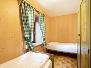 Ciasa Lino Sas da le Doudesc