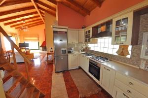 Byronas Apartments- Maisonette with sea-view