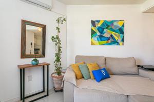 Piscina e vista linda: na beira da Lagoa e muito perto das praias