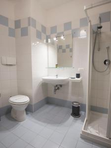 Single Room with Private External Bathroom room in Italianflat - Rentroom Verona