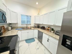 Fort Lauderdale 3BR Tropical Retreat Near Beach