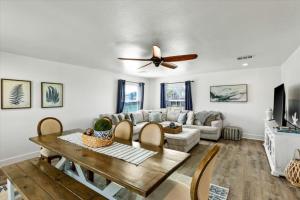 Cozy Coastal Home, Minutes from the Beach