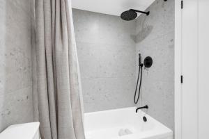 Concept Suite Montreal 1BR King Bed and Parking Inc