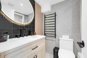Concept Suite Montreal 1BR King Bed and Parking Inc