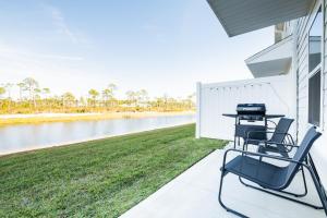 Steps to beach - bikes & beach gear