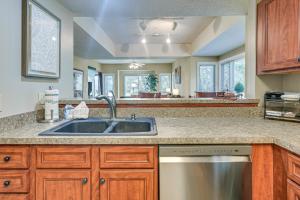 Golf Course Home with Balcony in North Myrtle Beach!