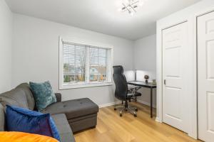 STUNNING freshly remodeled MODERN apartment