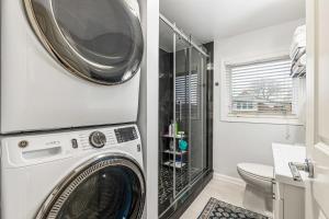 STUNNING freshly remodeled MODERN apartment