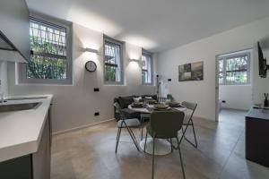 9 min Walk from Porta Nuova, Design and Elegance