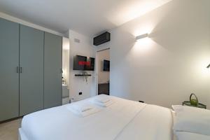9 min Walk from Porta Nuova, Design and Elegance
