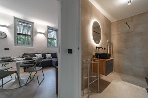 9 min Walk from Porta Nuova, Design and Elegance