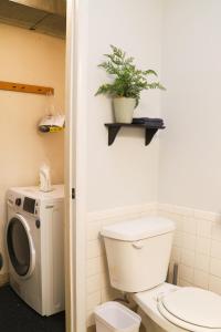 Prime Liberty Park SLC Mid-Century Apartment