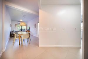 Apartamento na Praia de Bombas com Vista Mar Viva Suas Férias dos Sonhos!