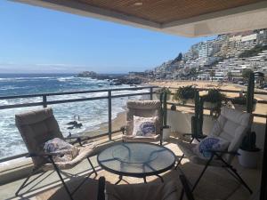 Habitación de lujo sobre el mar