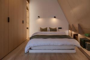 Designer Penthouse with Huge Terrace & Fast Wi-Fi