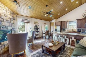 Cabin with Hot Tub Near Gila National Forest