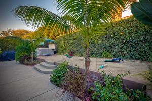 Luxury 3-Bed Beach Cottage with Hot Tub, Fire Pit, BBQ - Walk To Beach