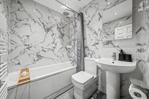 Elegant Stay In London, 7 mins to Norbury Station